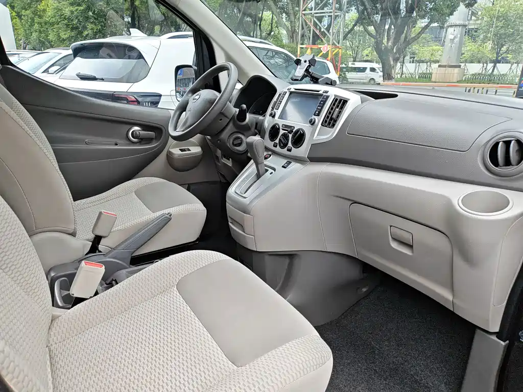Nissan NV200 — миниатюра 12