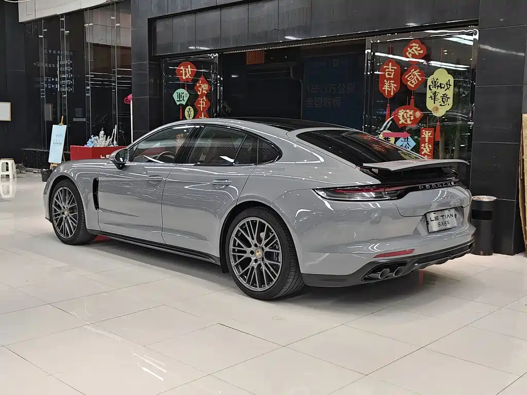 PORSCHE PANAMERA