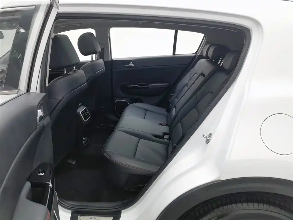 Kia KX5 2023 Белый из Китая
