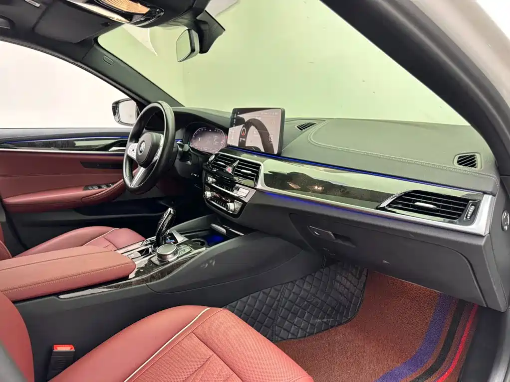 BMW 5 Series — миниатюра 11
