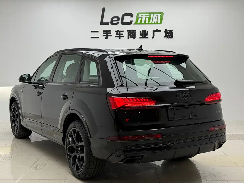 Audi Q7 2025 45 TFSI quattro S line