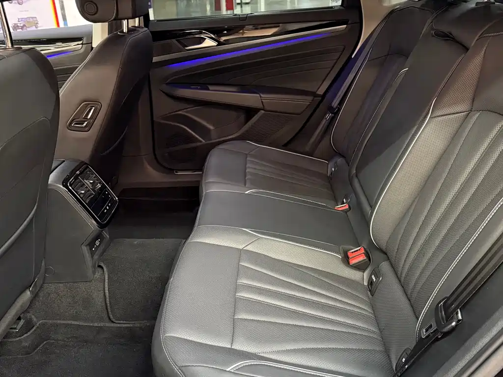 Volkswagen Passat 2024 380TSI
