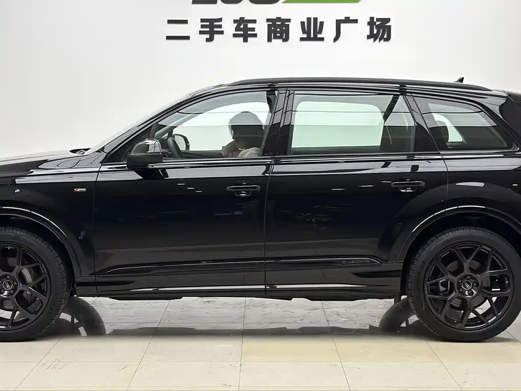 Audi Q7 2025 45 TFSI quattro S line