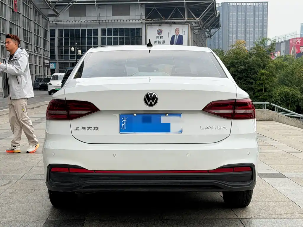 Volkswagen Lavida — миниатюра 6
