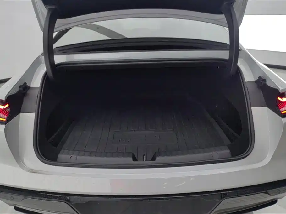 GEELY GALAXY GALAXY E8