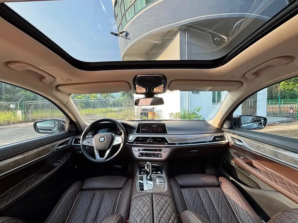 BMW 7 Series — миниатюра 22