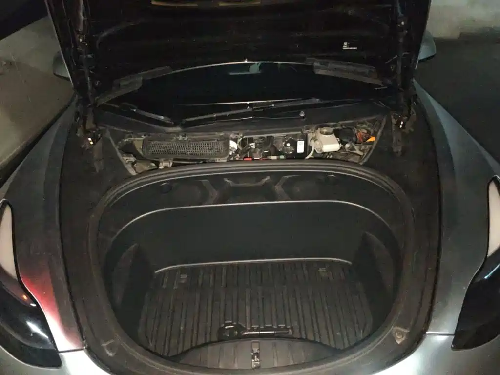 Tesla Model 3 — миниатюра 21