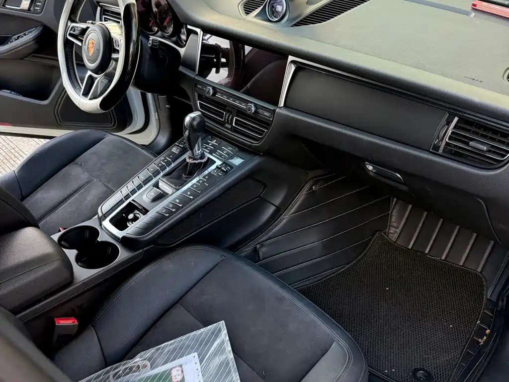 Porsche Macan — миниатюра 5