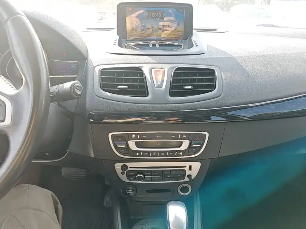 Renault Fluence — миниатюра 13
