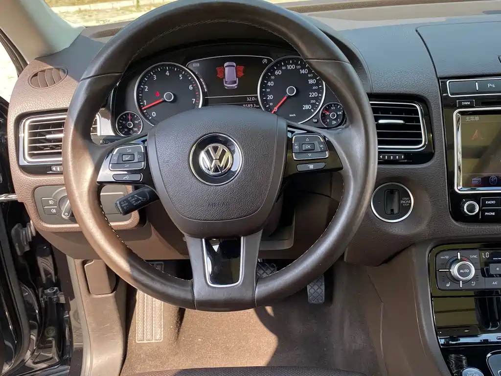 VOLKSWAGEN TOUAREG