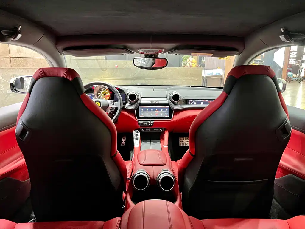 Ferrari GTC4Lusso — миниатюра 25