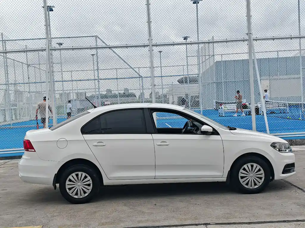 Volkswagen Santana — миниатюра 4
