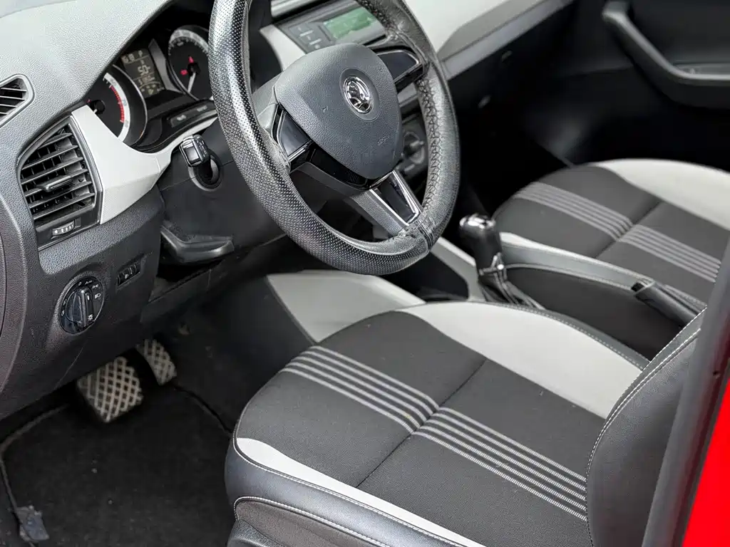 Skoda Fabia 1.6L Auto Sport Edition, фото 8