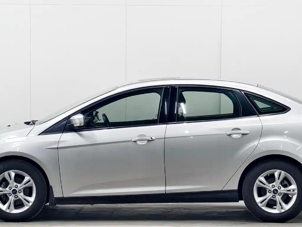 Ford Focus 2012 1.6L AT