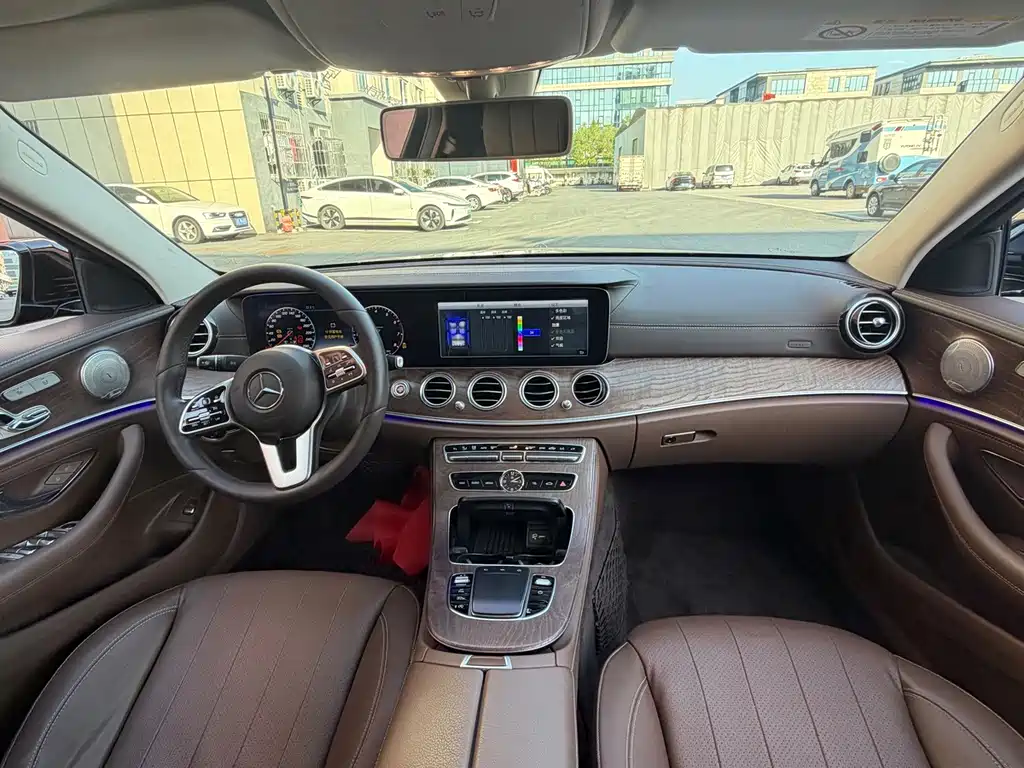 Mercedes-Benz E-Class — миниатюра 4