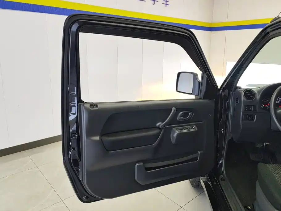 Suzuki Jimny — миниатюра 7