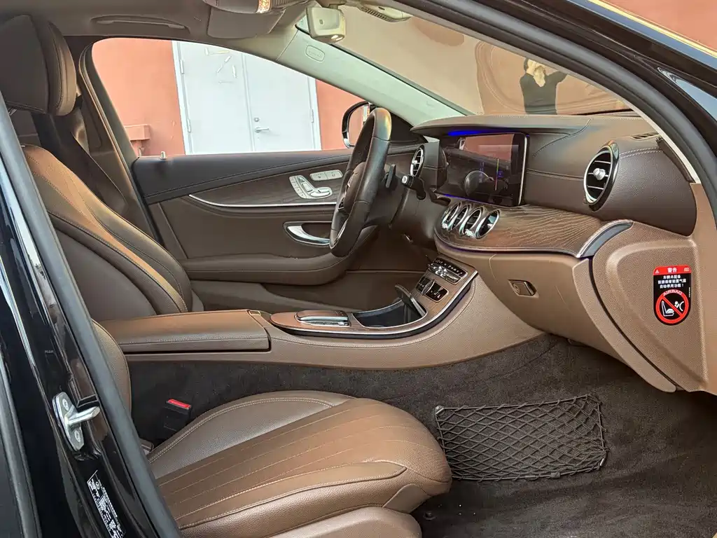 Mercedes-Benz E-Class — миниатюра 5
