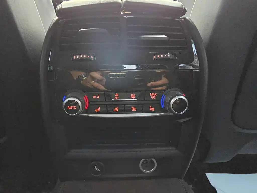 BMW 5 Series — миниатюра 12