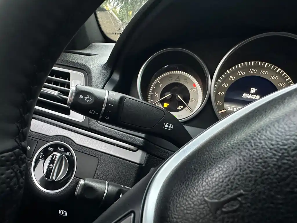 Mercedes-Benz E-Class (Import) — миниатюра 29