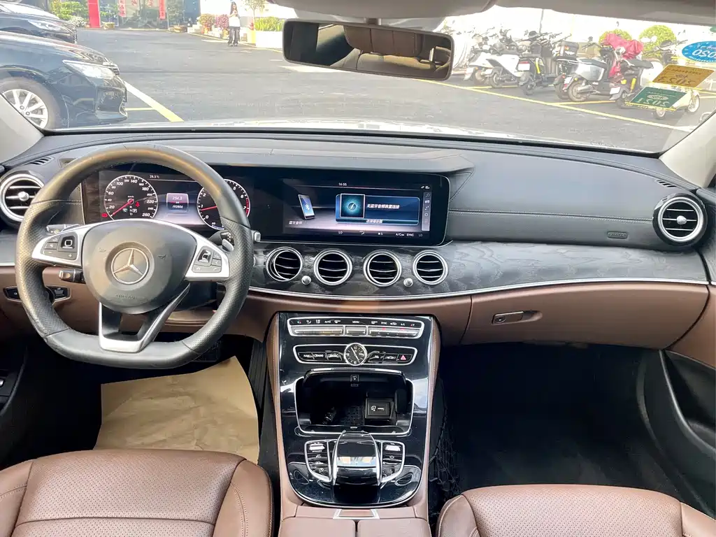 Mercedes-Benz E-Class — миниатюра 17