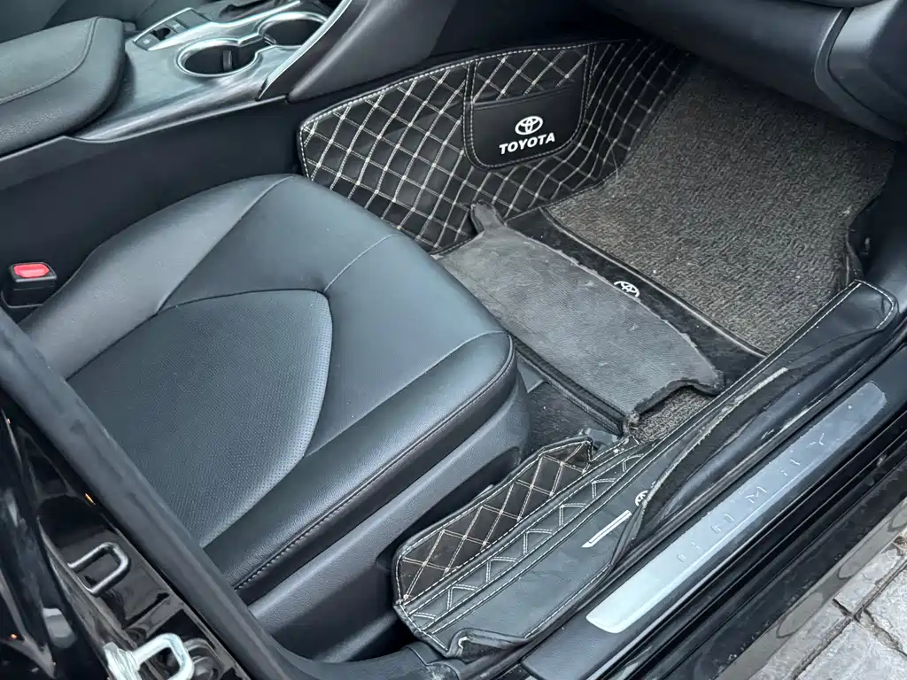 Toyota Camry — миниатюра 12