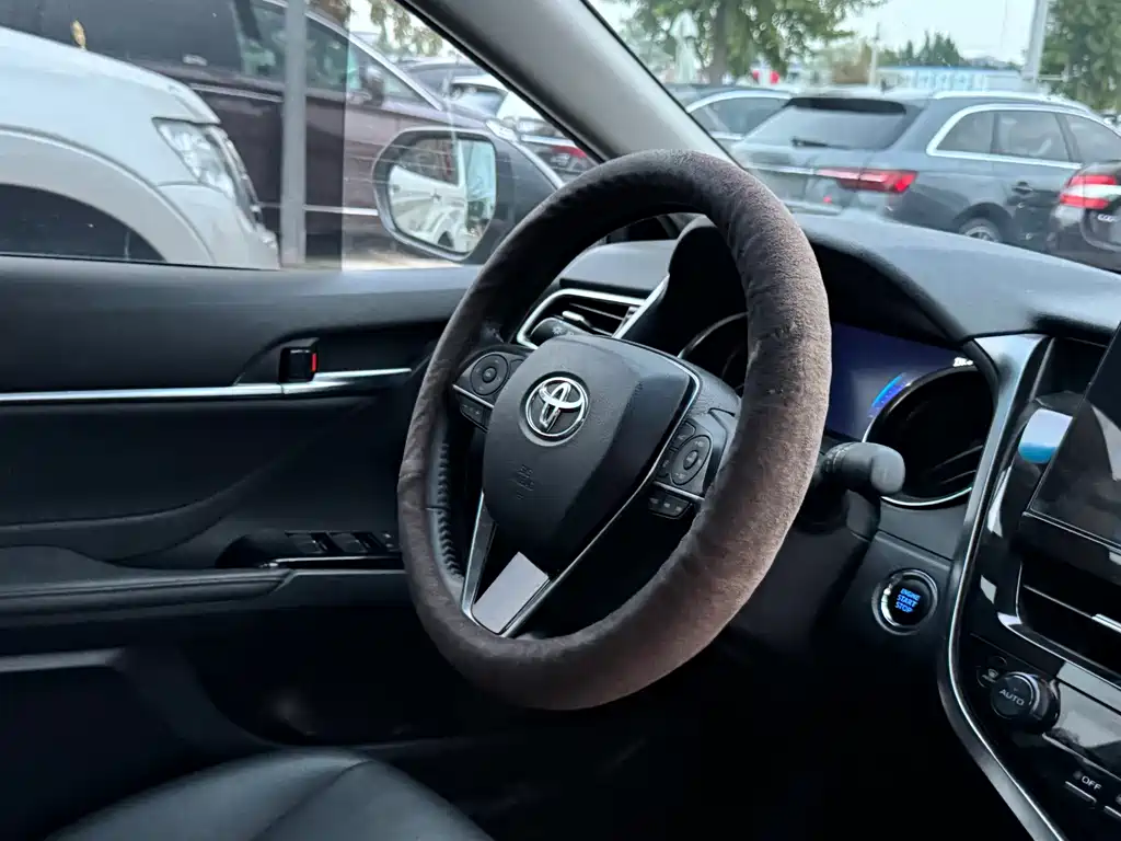 Toyota Camry — миниатюра 13