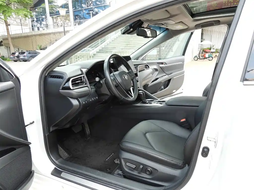 Toyota Camry 2023 2.5G Luxury