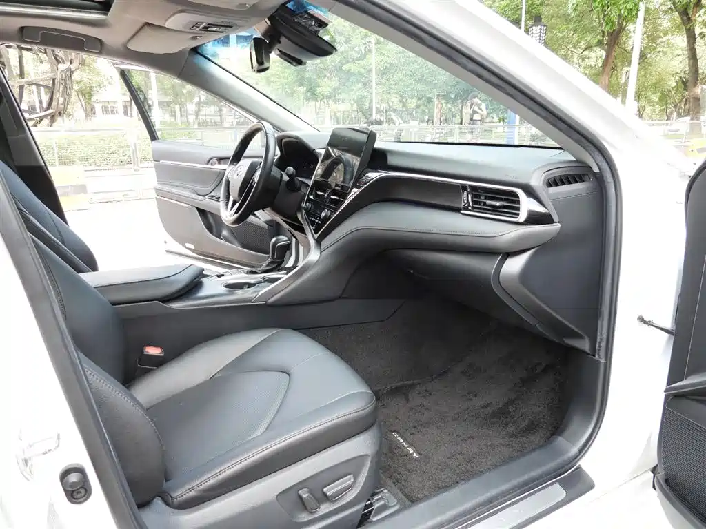 Toyota Camry 2023 2.5G Luxury