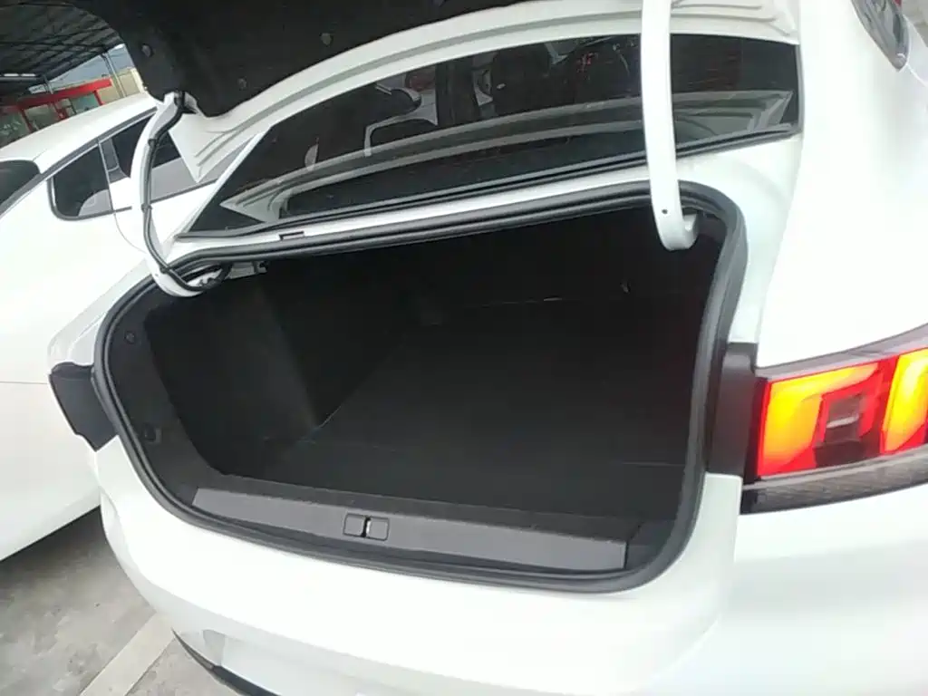 Peugeot 308 — миниатюра 19
