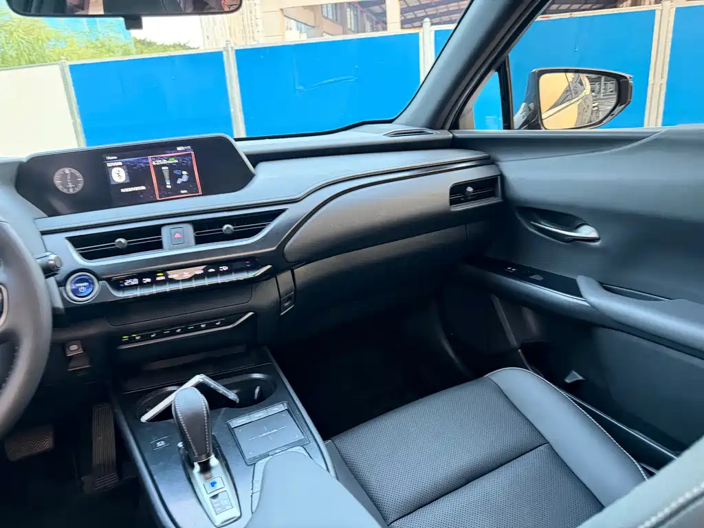 Lexus UX New Energy — миниатюра 8