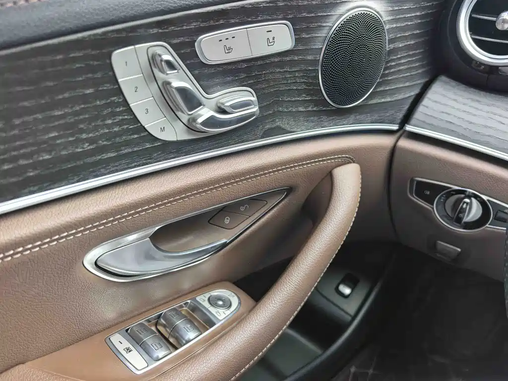 Mercedes-Benz E-Class — миниатюра 19