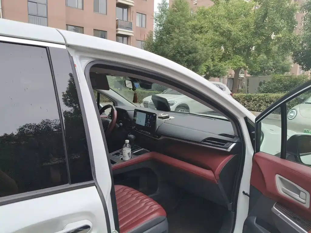 Toyota Granvia — миниатюра 18