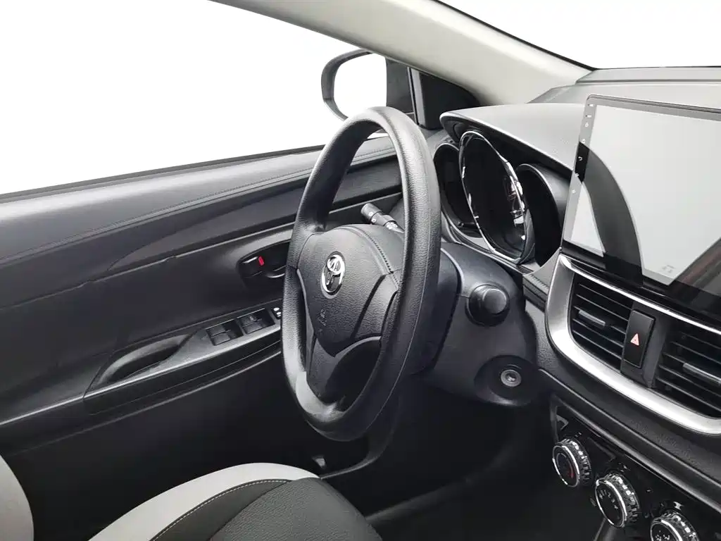 Toyota Yaris L — миниатюра 22
