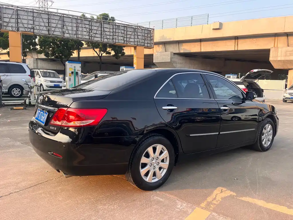 Toyota Camry — миниатюра 6
