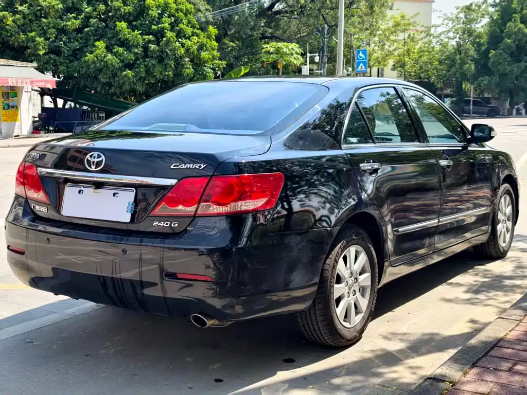 Toyota Camry — миниатюра 5