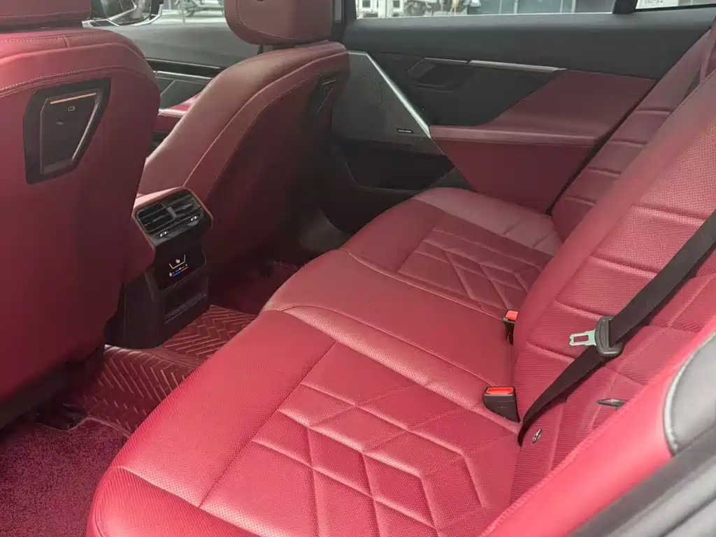 BMW 5 Series — миниатюра 5