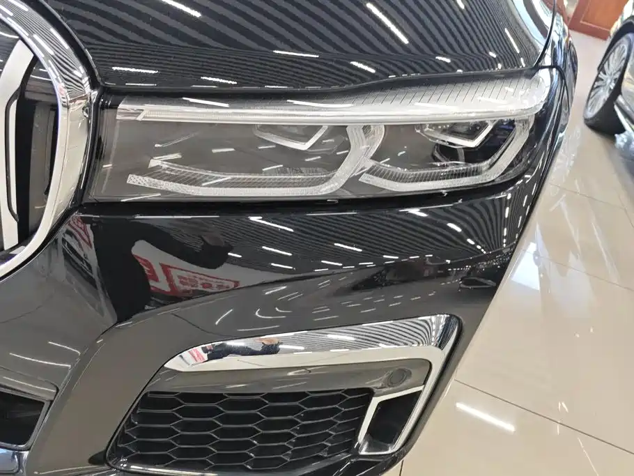 BMW 7 Series — миниатюра 5