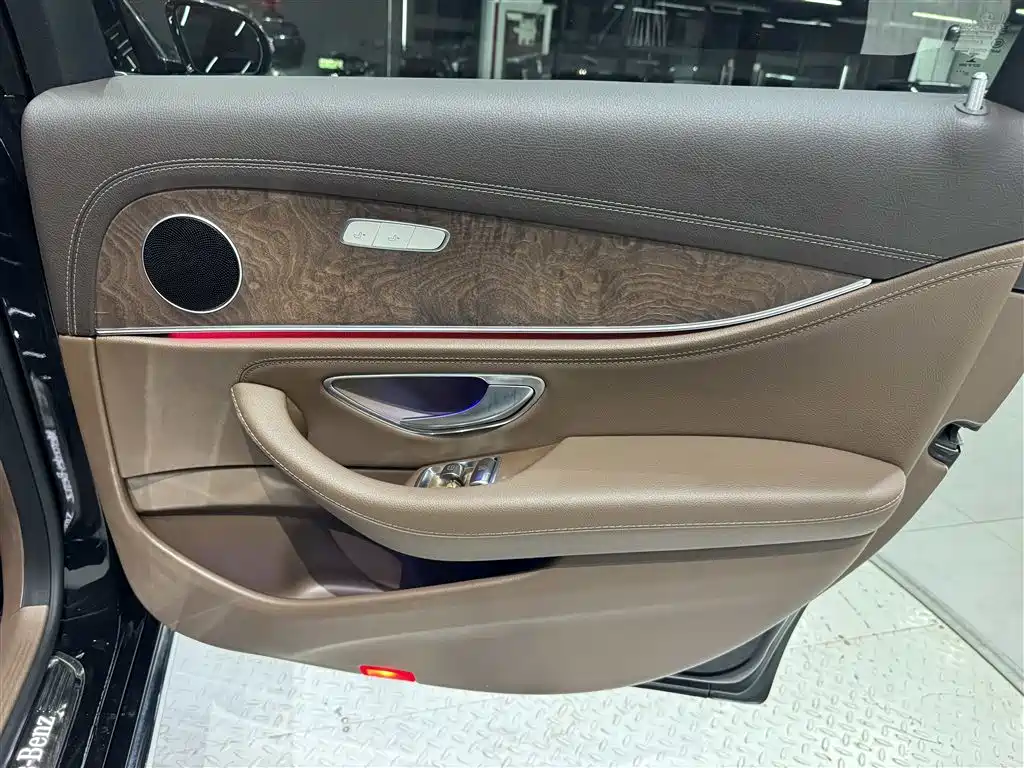 Mercedes-Benz E-Class — миниатюра 22