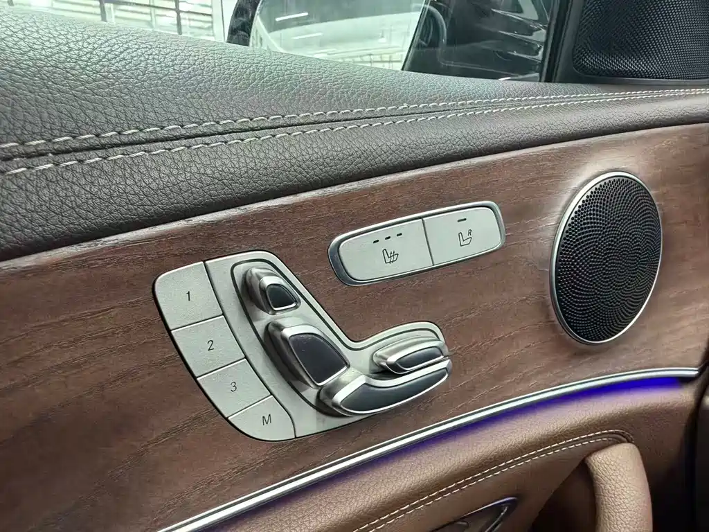 Mercedes-Benz E-Class — миниатюра 14