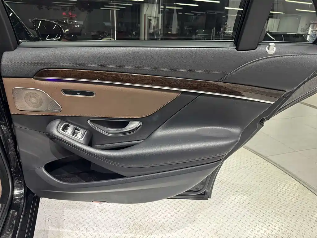 Mercedes-Benz S-Class — миниатюра 24