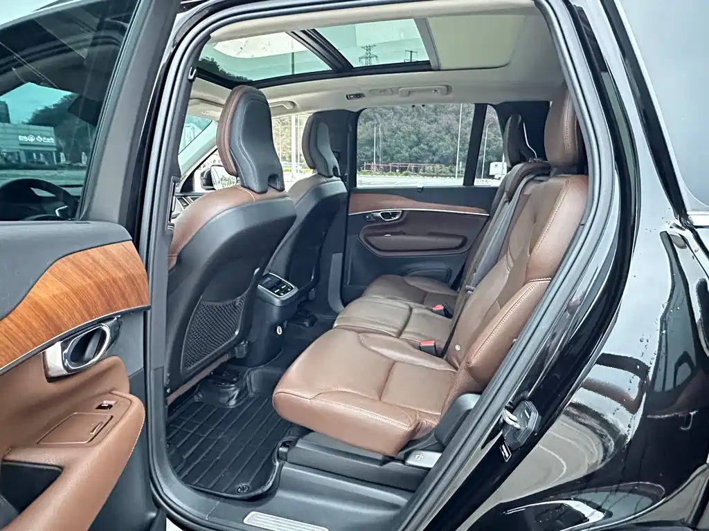 Volvo XC90 — миниатюра 9