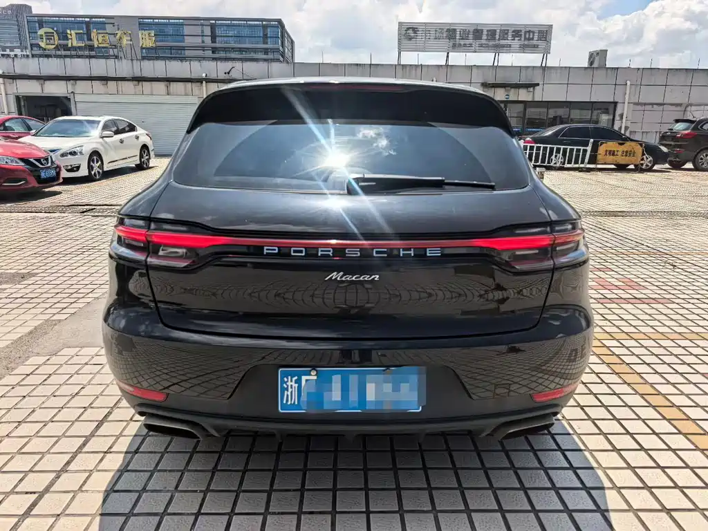 Porsche Macan — миниатюра 4