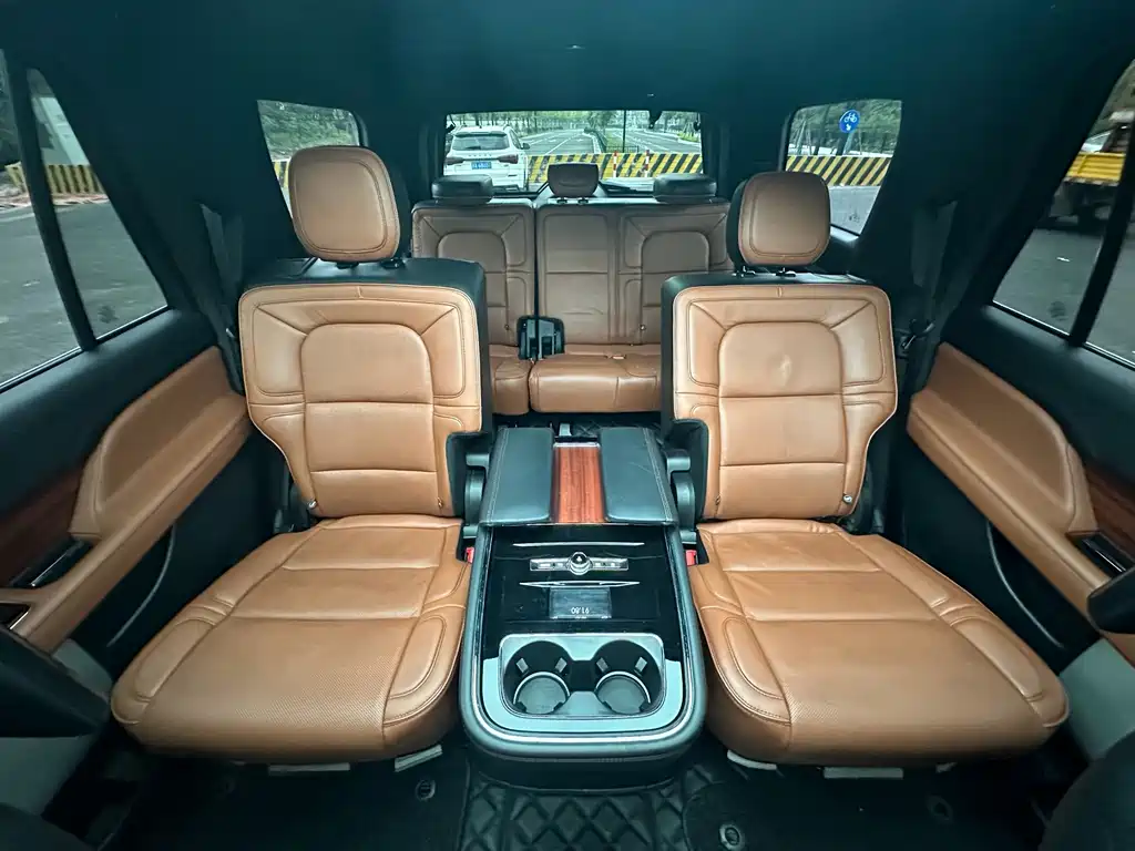 Lincoln Navigator — миниатюра 12