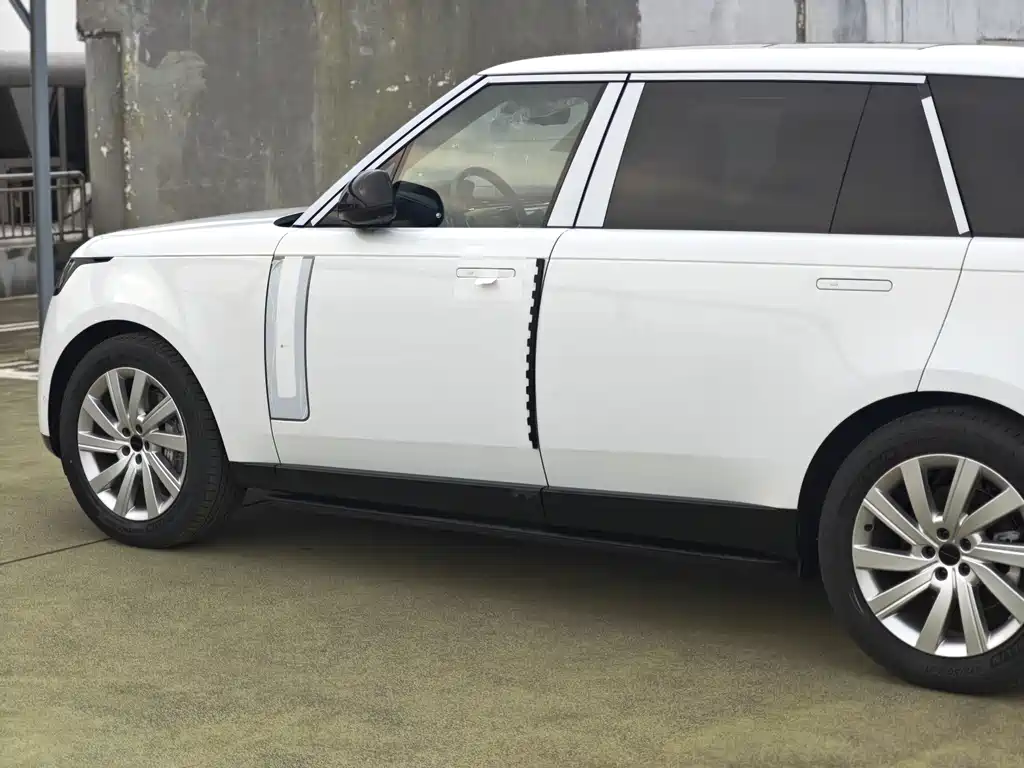 Land Rover Range Rover 2026 3.0 L6 400PS SE