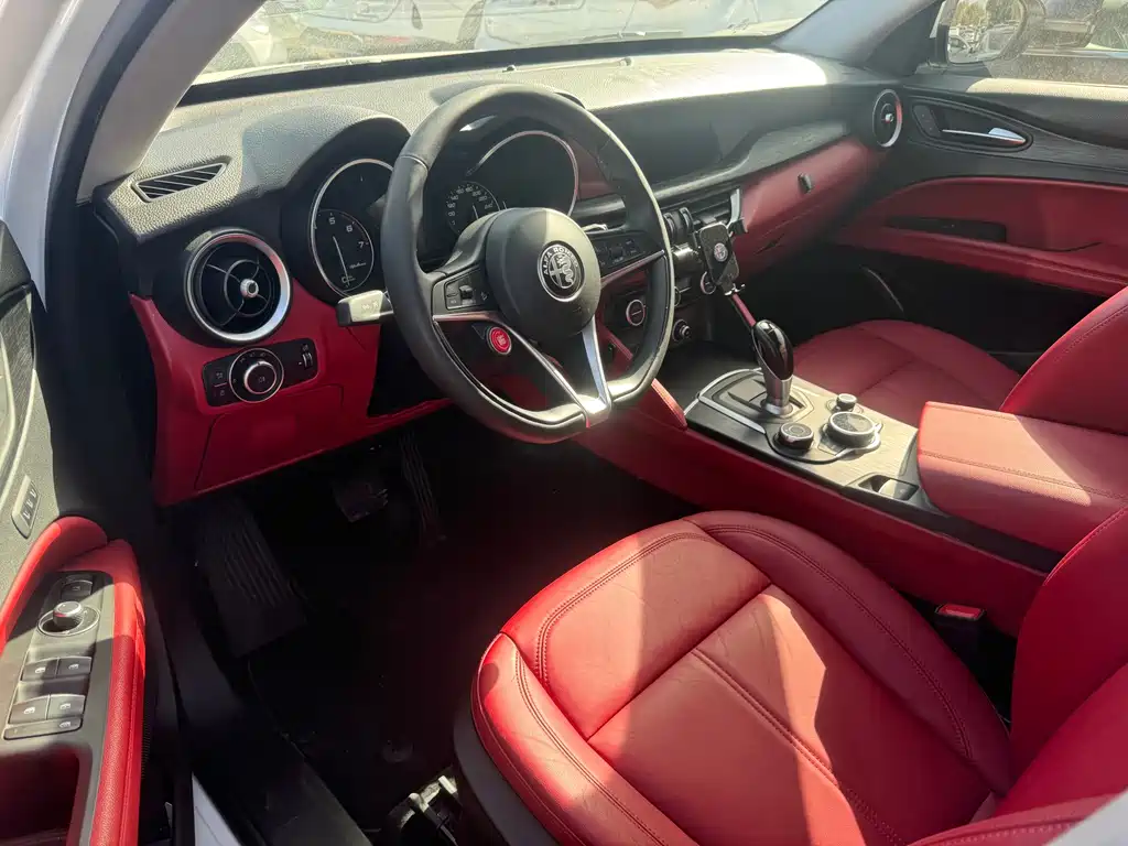 Alfa Romeo Stelvio — миниатюра 10