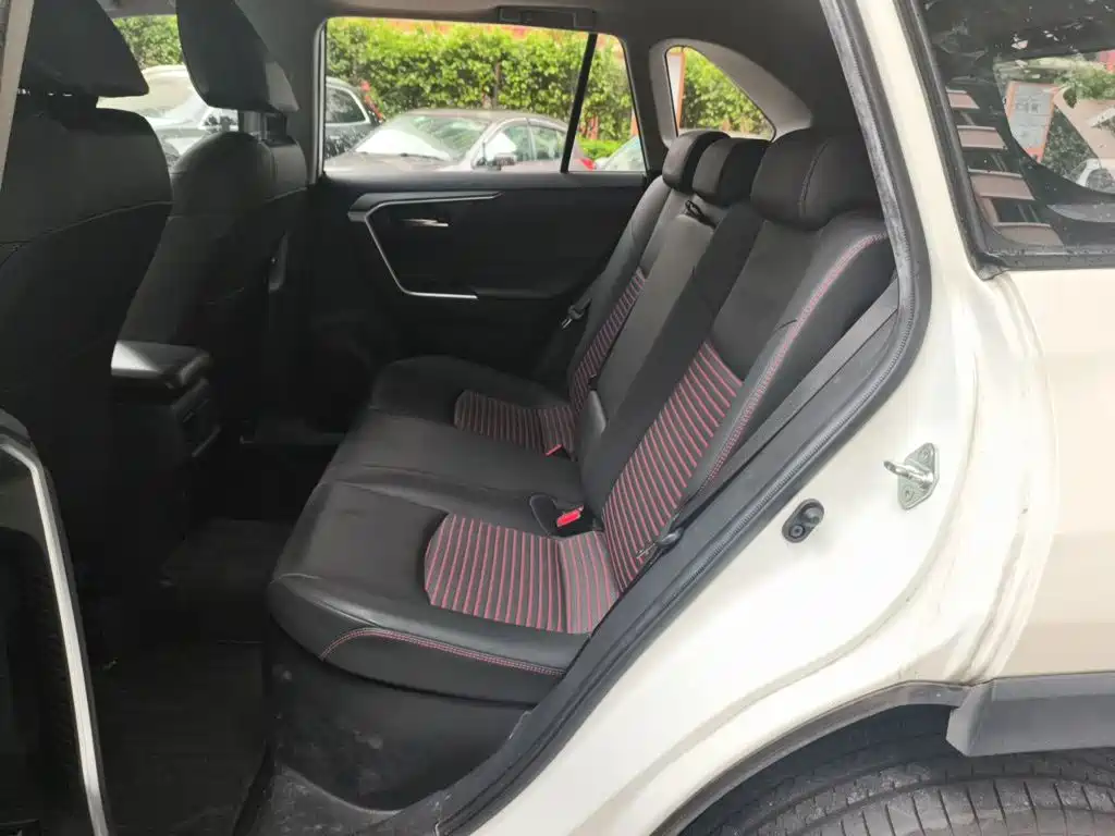 Toyota RAV4 Prime — миниатюра 18
