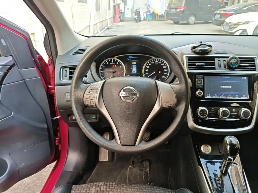 Nissan Tiida — миниатюра 11