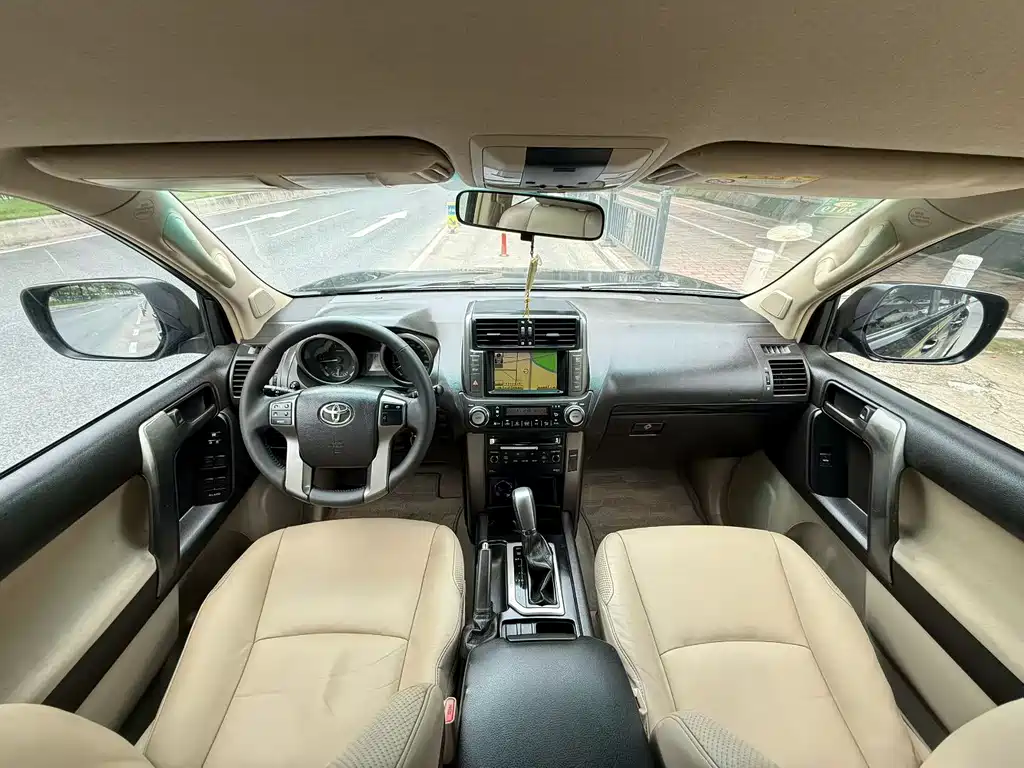 Toyota Land Cruiser Prado 2010 2.7L AT Standard