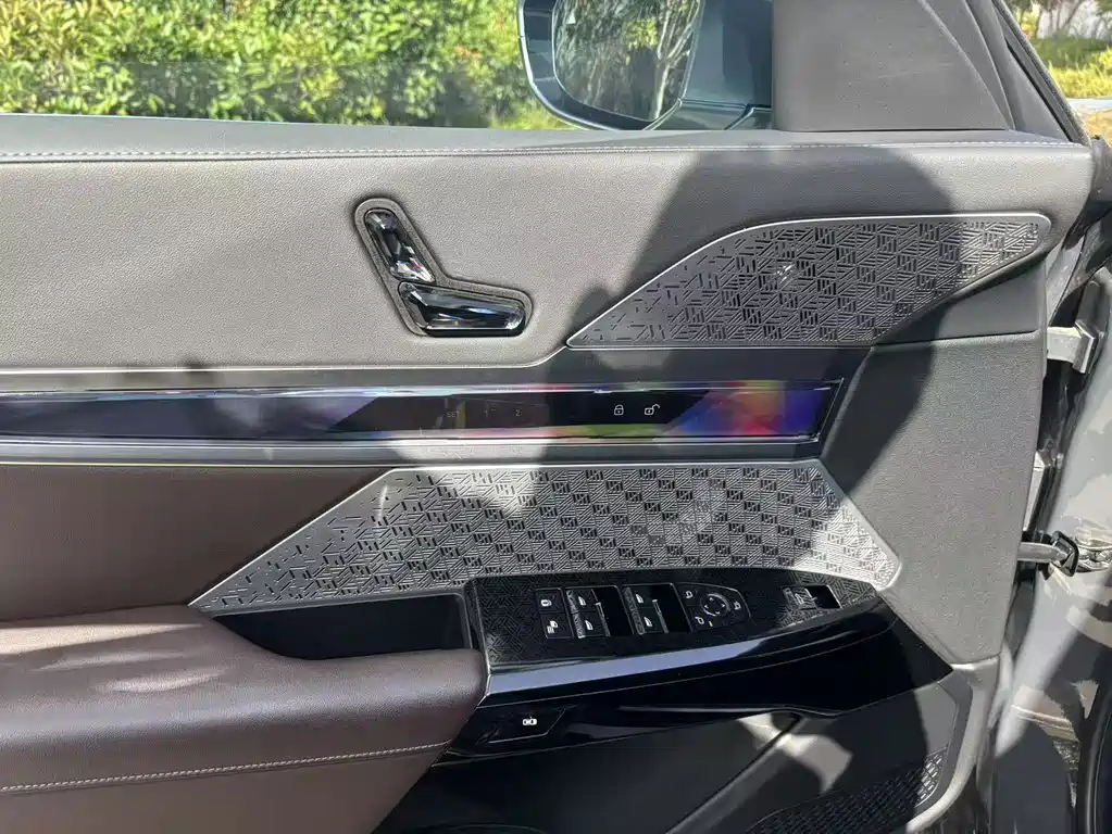 BMW i7 — миниатюра 12