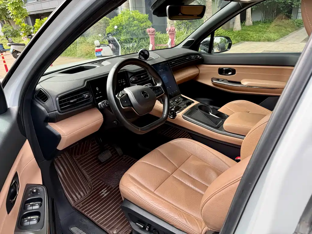NIO ES8 2020 415KM мест